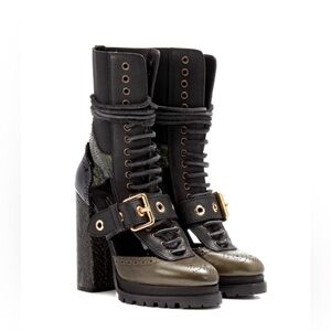 Burberry tie up bootie - green snakeskin with gold detail.  Size 38.
